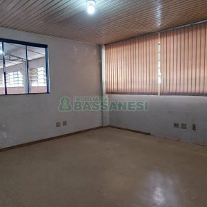 Pavilhão com 550m², no bairro Fatima em Caxias do Sul para Alugar
