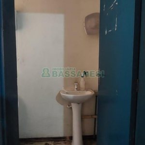 Pavilhão com 550m², no bairro Fatima em Caxias do Sul para Alugar