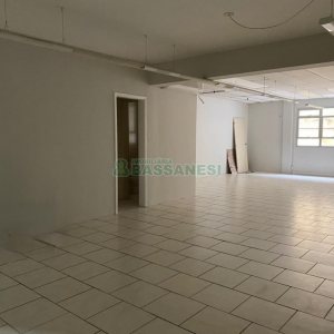 Sala com 90m², no bairro Centro em Caxias do Sul para Alugar