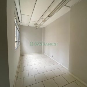 Sala com 90m², no bairro Centro em Caxias do Sul para Alugar