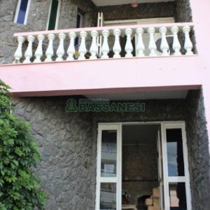 Casa Mobiliada com 600m², 11 dormitórios, 6 vagas, no bairro Salgado Filho em Caxias do Sul para Alugar