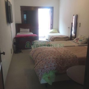 Casa Mobiliada com 600m², 11 dormitórios, 6 vagas, no bairro Salgado Filho em Caxias do Sul para Alugar