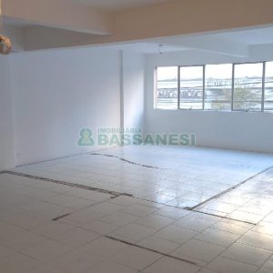 Sala com 164m², no bairro Centro em Caxias do Sul para Alugar ou Comprar