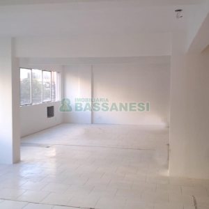 Sala com 164m², no bairro Centro em Caxias do Sul para Alugar ou Comprar