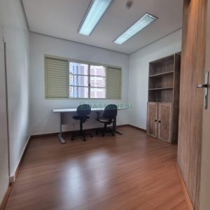 Sala Mobiliada com 65m², no bairro Centro em Caxias do Sul para Alugar ou Comprar
