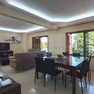 Casa Mobiliada com 318m², 4 dormitórios, 2 vagas, no bairro Sagrada Família em Caxias do Sul para Alugar