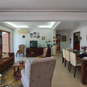 Casa Mobiliada com 318m², 4 dormitórios, 2 vagas, no bairro Sagrada Família em Caxias do Sul para Alugar