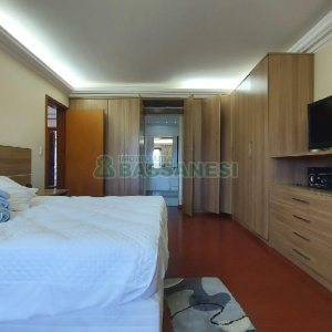 Casa Mobiliada com 318m², 4 dormitórios, 2 vagas, no bairro Sagrada Família em Caxias do Sul para Alugar