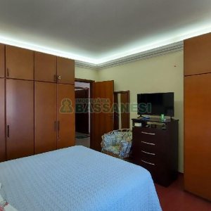 Casa Mobiliada com 318m², 4 dormitórios, 2 vagas, no bairro Sagrada Família em Caxias do Sul para Alugar