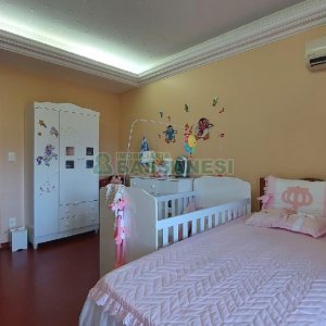 Casa Mobiliada com 318m², 4 dormitórios, 2 vagas, no bairro Sagrada Família em Caxias do Sul para Alugar
