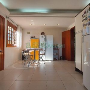Casa Mobiliada com 318m², 4 dormitórios, 2 vagas, no bairro Sagrada Família em Caxias do Sul para Alugar