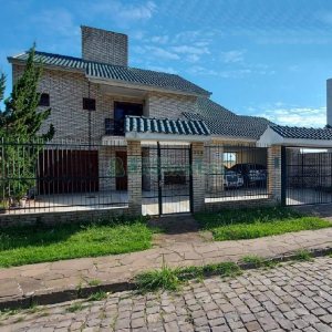 Casa Mobiliada com 318m², 4 dormitórios, 2 vagas, no bairro Sagrada Família em Caxias do Sul para Alugar