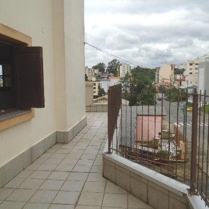 Apartamento com 130m², 3 dormitórios, 1 vaga, no bairro Madureira em Caxias do Sul para Alugar