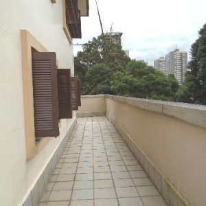 Apartamento com 130m², 3 dormitórios, 1 vaga, no bairro Madureira em Caxias do Sul para Alugar
