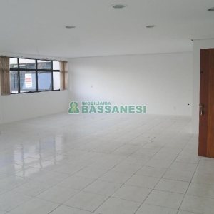 Sala com 100m², 2 vagas, no bairro Centro em Caxias do Sul para Comprar