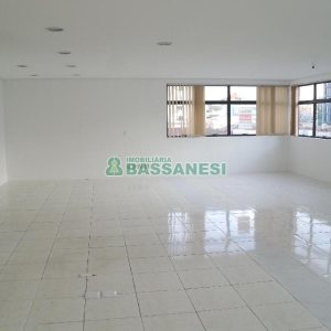 Sala com 100m², 2 vagas, no bairro Centro em Caxias do Sul para Comprar
