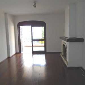 Apartamento com 140m², 3 dormitórios, 1 vaga, no bairro Centro em Caxias do Sul para Alugar