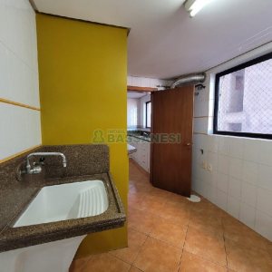 Apartamento com 190m², 3 dormitórios, 2 vagas, no bairro Rio Branco em Caxias do Sul para Comprar