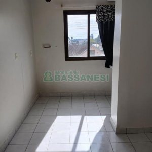Apto Mobiliado com 60m², 2 dormitórios, 1 vaga, no bairro Sagrada Família em Caxias do Sul para Comprar