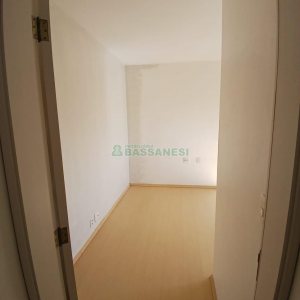 Apto Mobiliado com 60m², 2 dormitórios, 1 vaga, no bairro Sagrada Família em Caxias do Sul para Comprar