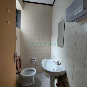 Sala com 240m², no bairro Centro em Caxias do Sul para Alugar