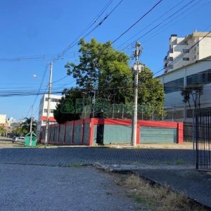 Pavilhão com 798m², no bairro Pio X em Caxias do Sul para Comprar