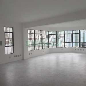 Sala com 118m², 2 vagas, no bairro Centro em Caxias do Sul para Comprar