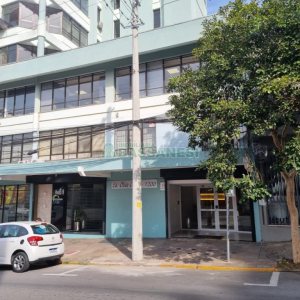 Sala com 118m², 2 vagas, no bairro Centro em Caxias do Sul para Comprar