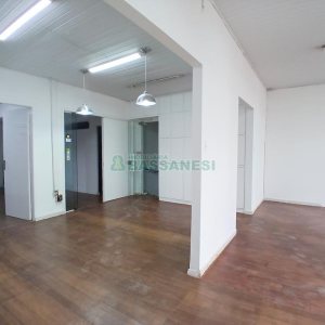 Sala com 400m², no bairro Centro em Caxias do Sul para Alugar