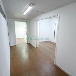 Sala com 400m², no bairro Centro em Caxias do Sul para Alugar