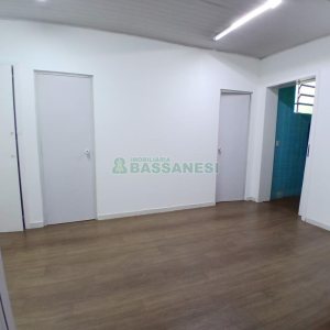 Sala com 400m², no bairro Centro em Caxias do Sul para Alugar