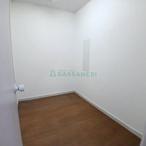 Sala com 400m², no bairro Centro em Caxias do Sul para Alugar