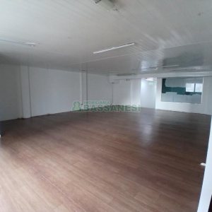Sala com 400m², no bairro Centro em Caxias do Sul para Alugar
