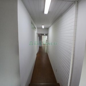 Sala com 400m², no bairro Centro em Caxias do Sul para Alugar