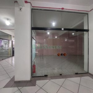 Loja com 53m², 2 vagas, no bairro Centro em Caxias do Sul para Alugar ou Comprar
