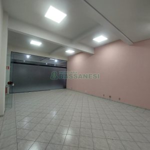 Loja com 53m², 2 vagas, no bairro Centro em Caxias do Sul para Alugar ou Comprar