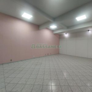 Loja com 53m², 2 vagas, no bairro Centro em Caxias do Sul para Alugar ou Comprar