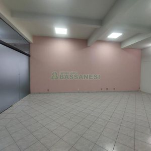 Loja com 53m², 2 vagas, no bairro Centro em Caxias do Sul para Alugar ou Comprar