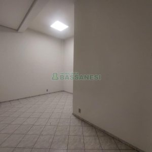 Loja com 53m², 2 vagas, no bairro Centro em Caxias do Sul para Alugar ou Comprar