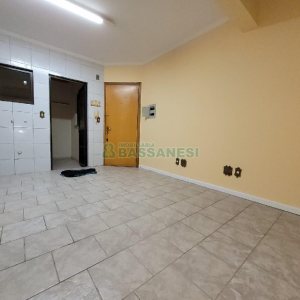 Apartamento com 78m², 2 dormitórios, 1 vaga, no bairro Centro em Caxias do Sul para Alugar