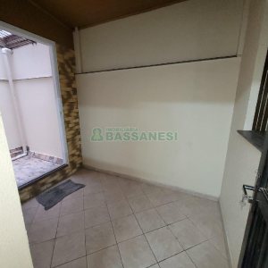 Apartamento com 78m², 2 dormitórios, 1 vaga, no bairro Centro em Caxias do Sul para Alugar