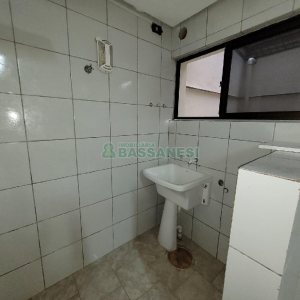 Apartamento com 78m², 2 dormitórios, 1 vaga, no bairro Centro em Caxias do Sul para Alugar