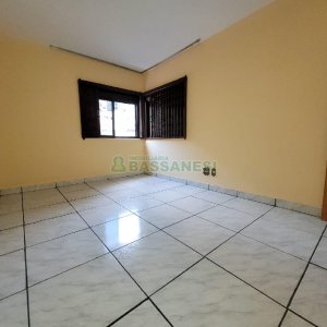 Apartamento com 78m², 2 dormitórios, 1 vaga, no bairro Centro em Caxias do Sul para Alugar