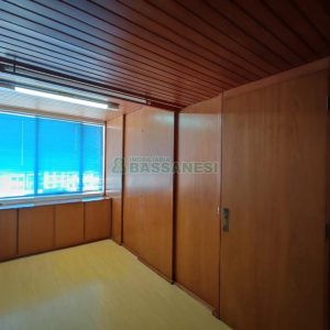 Sala com 42m², 1 vaga, no bairro Centro em Caxias do Sul para Comprar