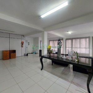Sala com 80m², no bairro Pio X em Caxias do Sul para Alugar