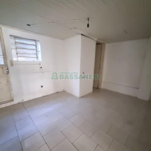 Casa com 60m², 2 dormitórios, no bairro Rio Branco em Caxias do Sul para Alugar