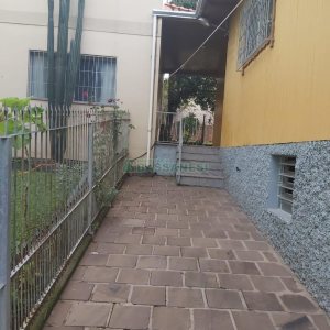 Casa, 4 dormitórios, 1 vaga, no bairro Rio Branco em Caxias do Sul para Comprar