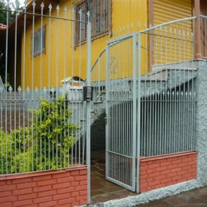 Casa, 4 dormitórios, 1 vaga, no bairro Rio Branco em Caxias do Sul para Comprar