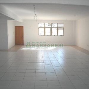 Sala com 150m², 1 vaga, no bairro Lourdes em Caxias do Sul para Alugar