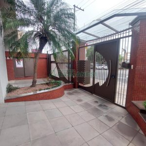 Apto Mobiliado com 92m², 2 dormitórios, 2 vagas, no bairro Centro em Caxias do Sul para Comprar